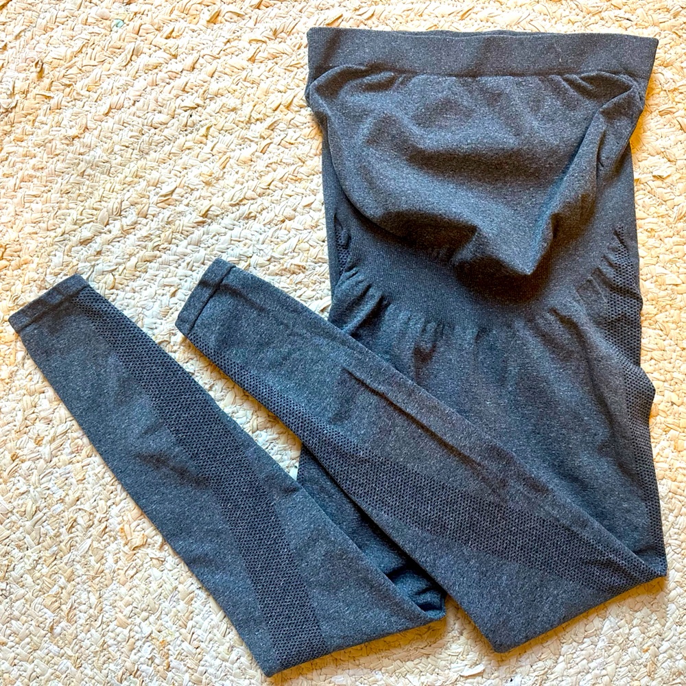 🎈3 for $10🎈Grey Maternity Leggings Yoga Pants Size small